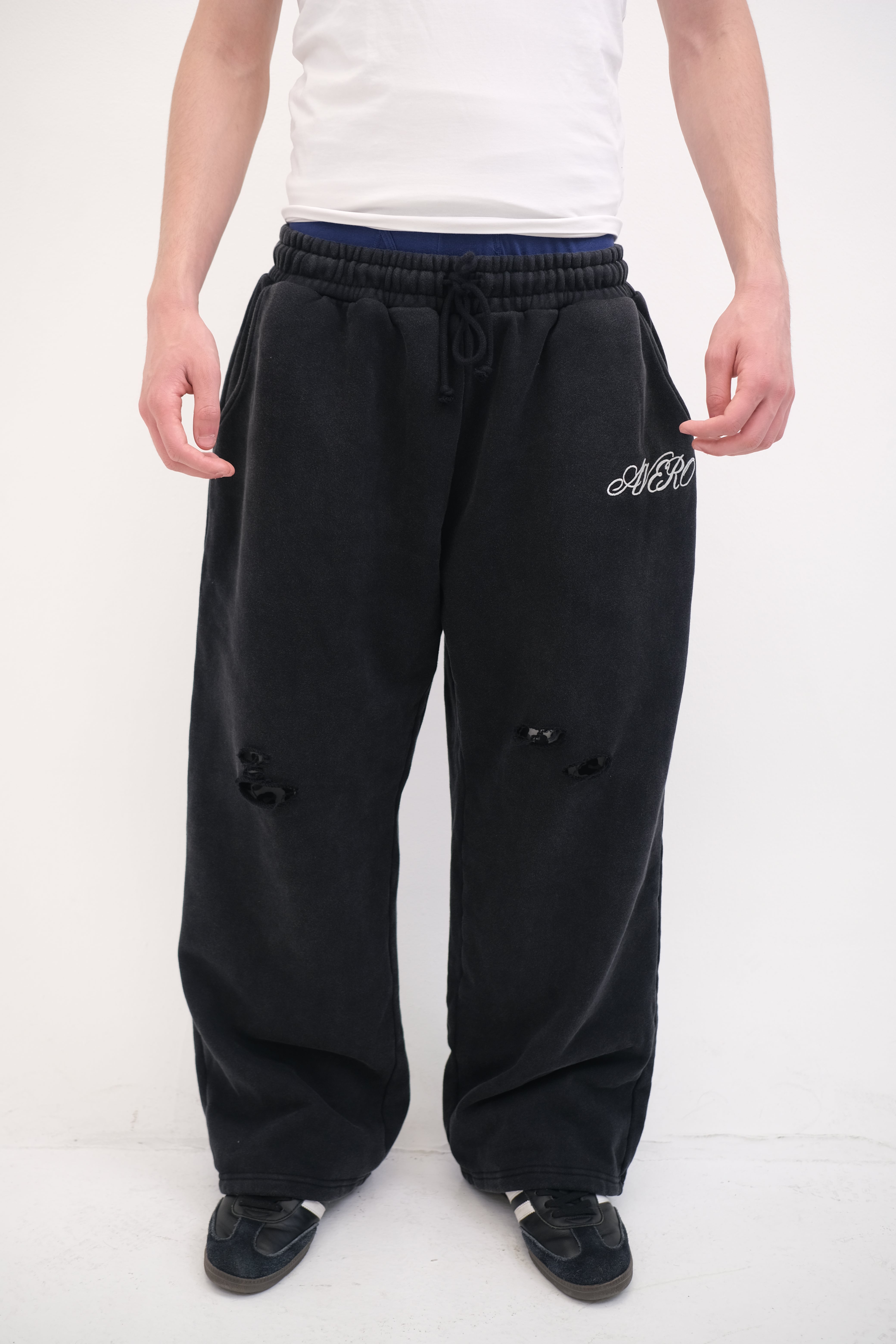 AVERO snow leopard sweatpants