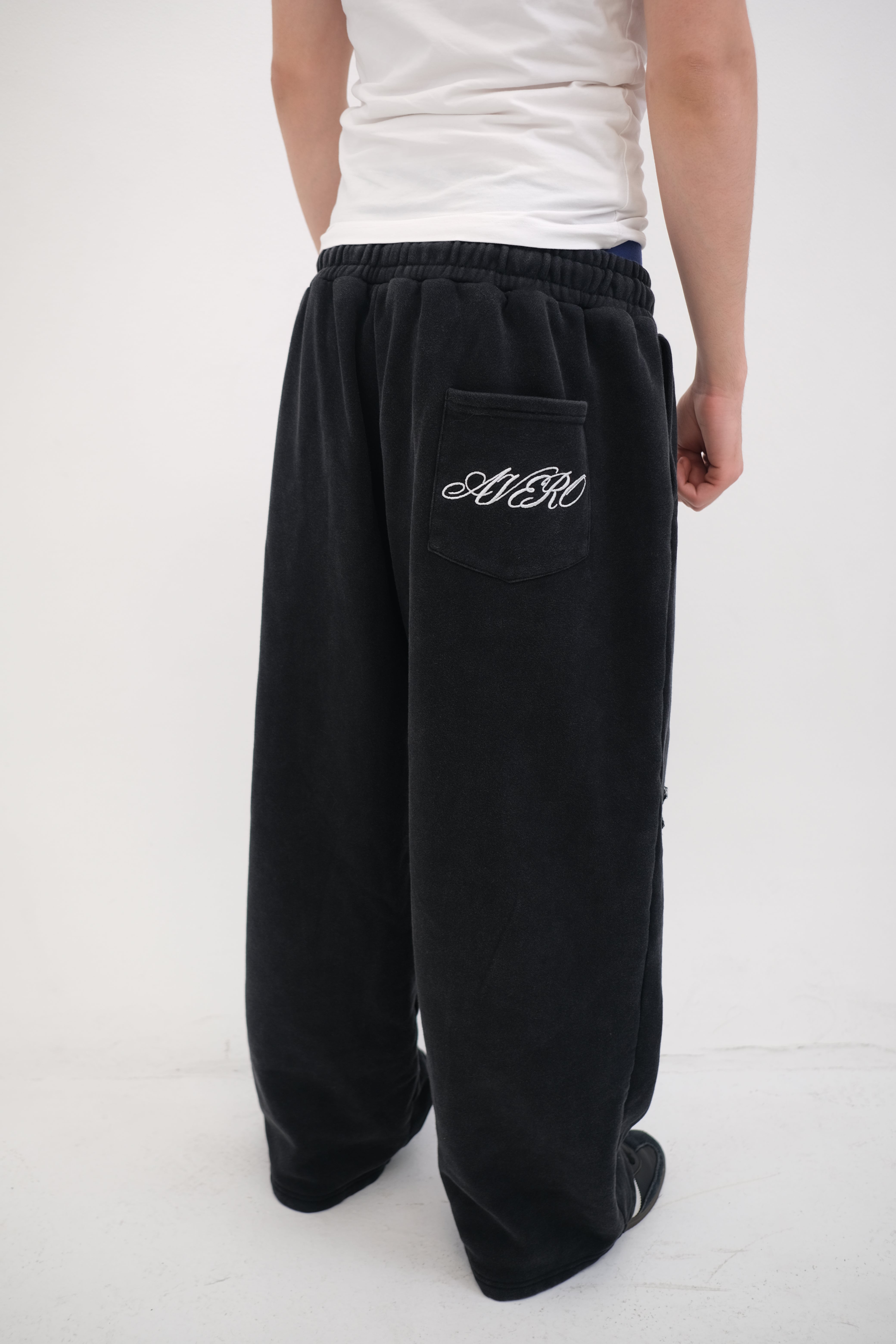 AVERO snow leopard sweatpants