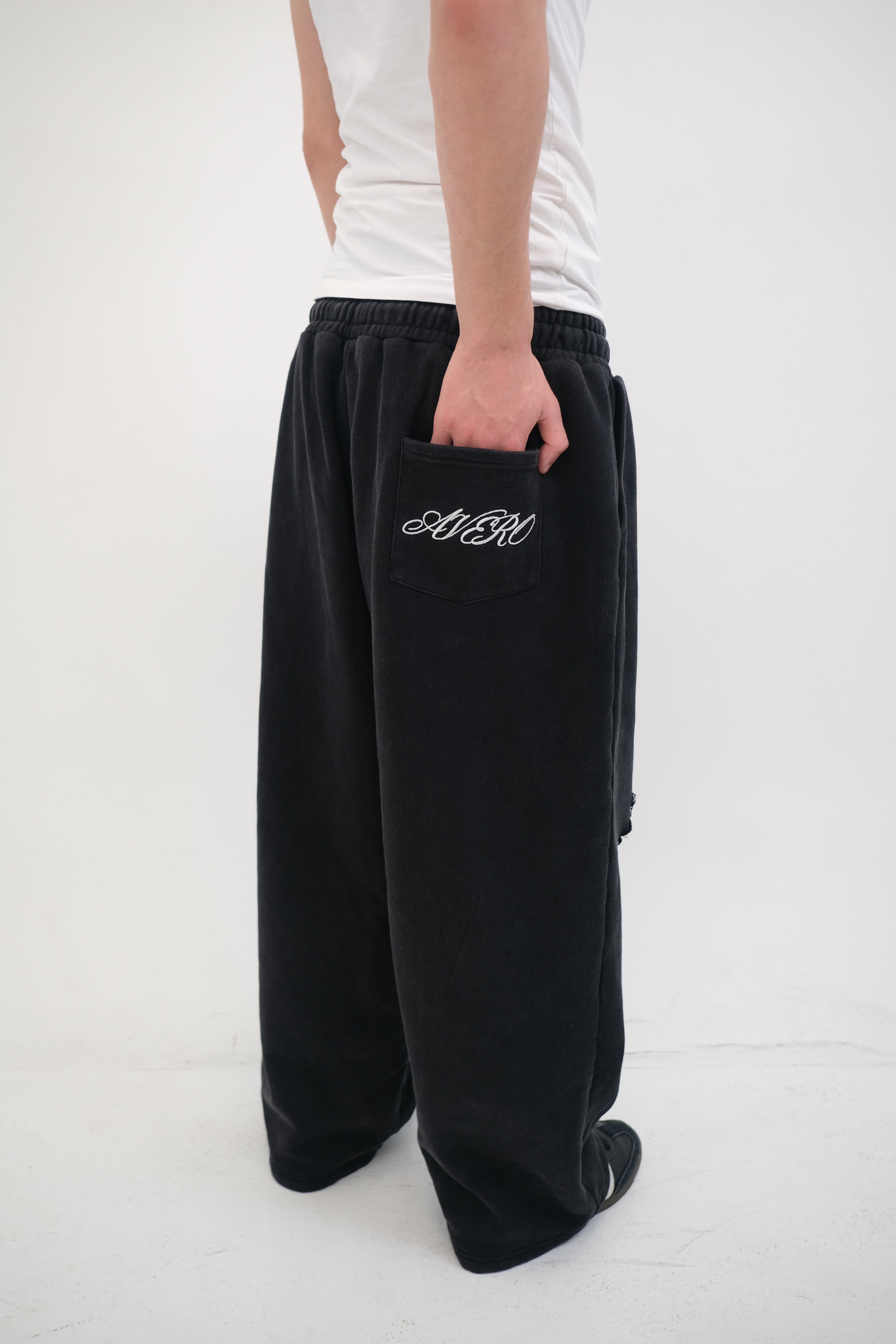 AVERO snow leopard sweatpants